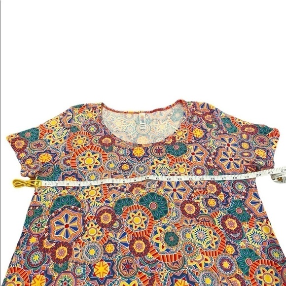 𝅺LULAROE Classic T - Picture 5 of 9